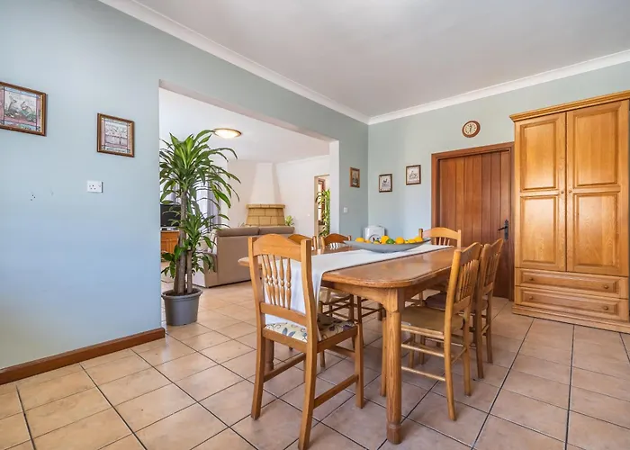 Tranquil Mansion - 3 Bed, Pool, Bbq & Gaming Villa Is-Swieqi