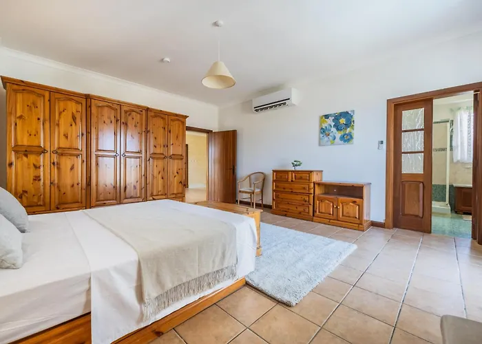 Tranquil Mansion - 3 Bed, Pool, Bbq & Gaming Is-Swieqi