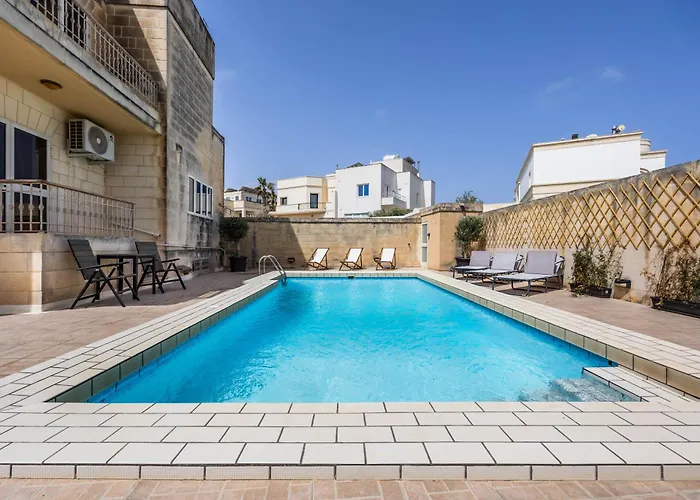 Villa Tranquil Mansion - 3 Bed, Pool, Bbq & Gaming