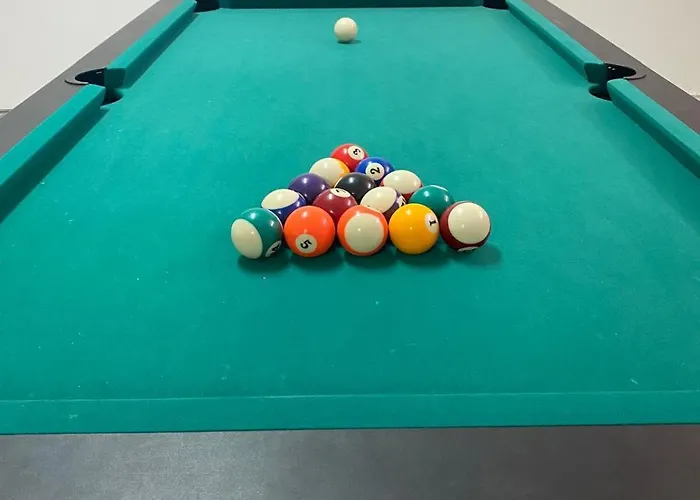 Tranquil Mansion - 3 Bed, Pool, Bbq & Gaming