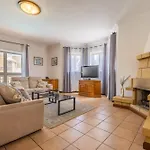 Villa Tranquil Mansion - 3 Bed, Pool, Bbq & Gaming
