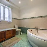 Tranquil Mansion - 3 Bed, Pool, Bbq & Gaming Villa *