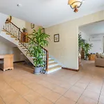 Tranquil Mansion - 3 Bed, Pool, Bbq & Gaming *