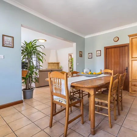 Tranquil Mansion - 3 Bed, Pool, Bbq & Gaming Villa Is-Swieqi
