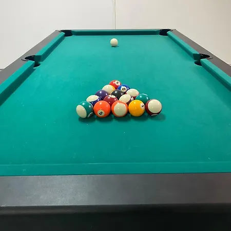 Tranquil Mansion - 3 Bed, Pool, Bbq & Gaming