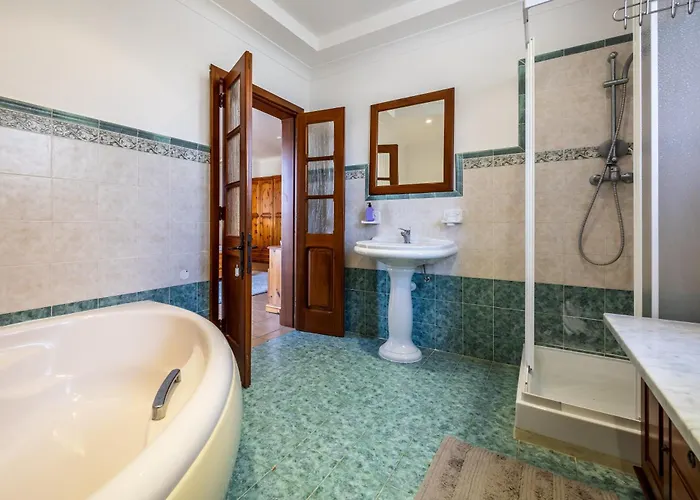 Tranquil Mansion - 3 Bed, Pool, Bbq & Gaming Vilă *