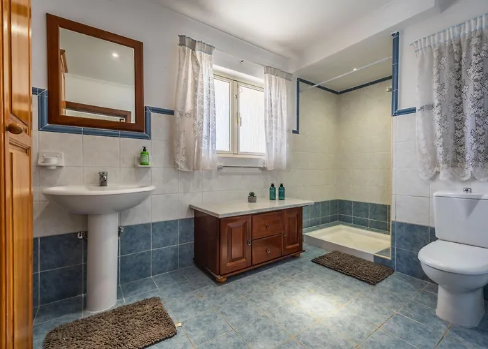 Tranquil Mansion - 3 Bed, Pool, Bbq & Gaming Vilă