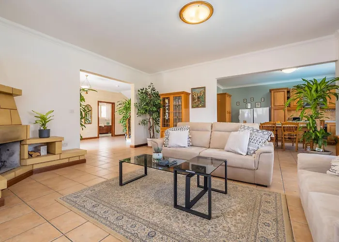 Tranquil Mansion - 3 Bed, Pool, Bbq & Gaming * Is-Swieqi